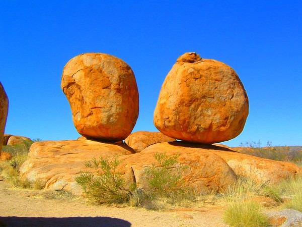 Devil's Marbles Gravity Defying Rocks