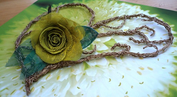 Hearty rose all in fine soft wire 
