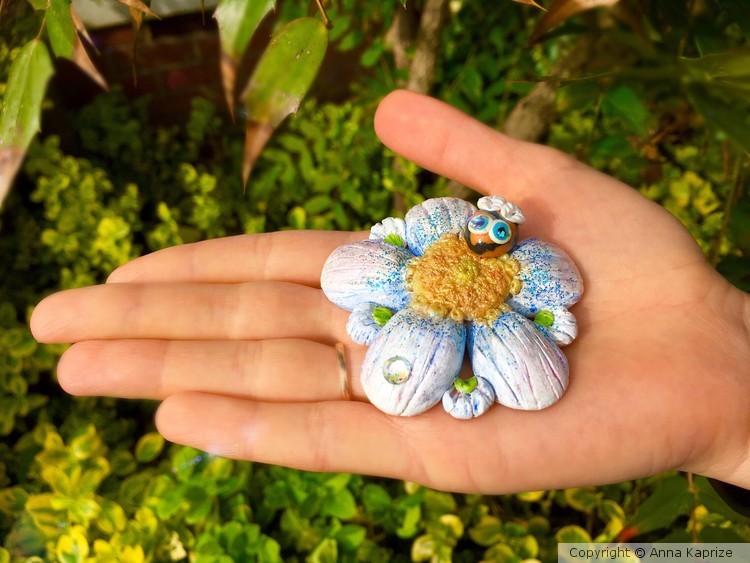Chamomile and Bee talisman gift mascot present