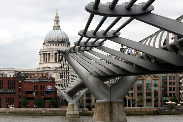 Millennium Bridge (2009)
