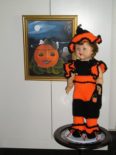 DOLLY IS READY FOR HALLOWEEN