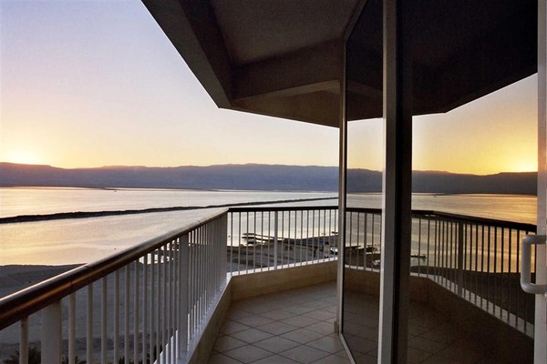 dead sea -sunrise-reflection