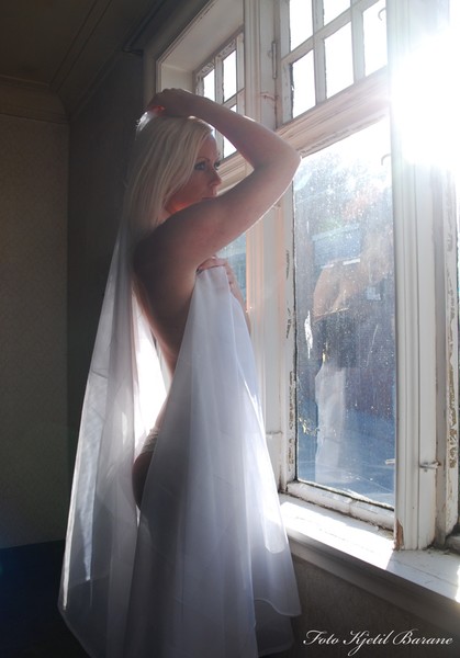Lady in sun light_1