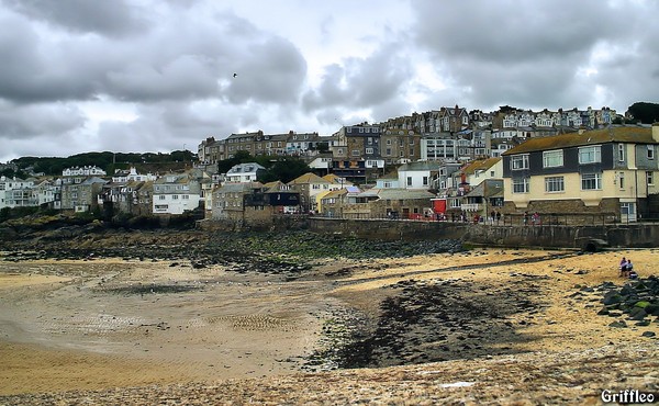 DULL DAY AT THE BEACH
