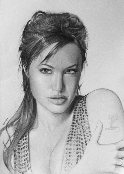 ANGELINA JOLIE