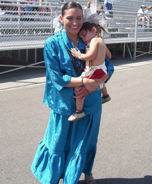 meskwaki mother and girl