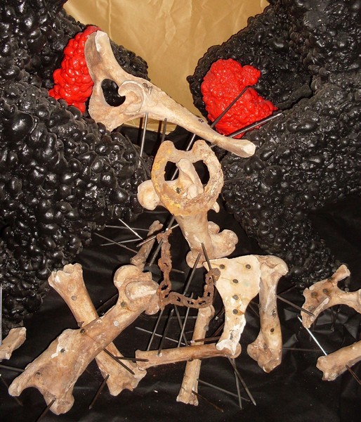 Willi Bambach, LOVE - Grown Love-Variation, Detail Hufeisen, Kette, 2010