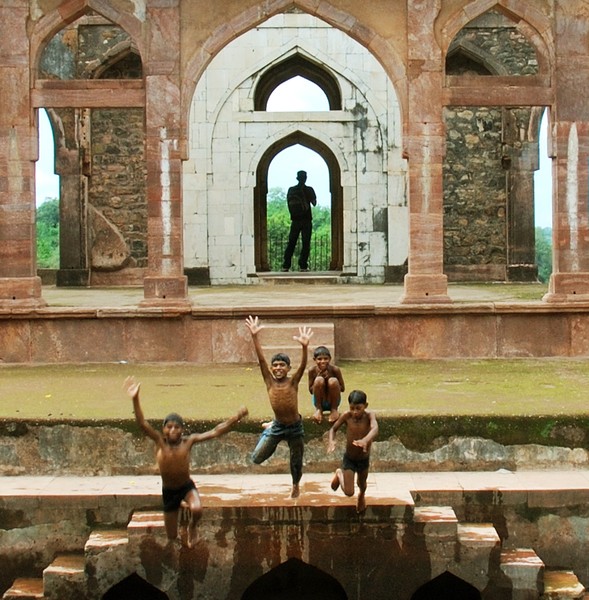 Mandu Divers