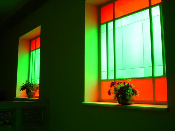 red windows
