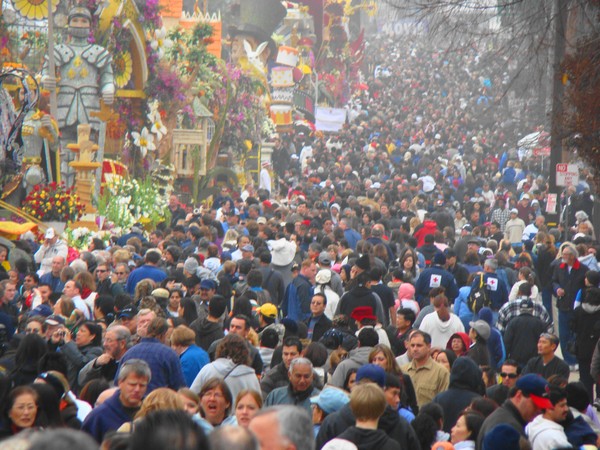 Rose Bowl Float CROWD
