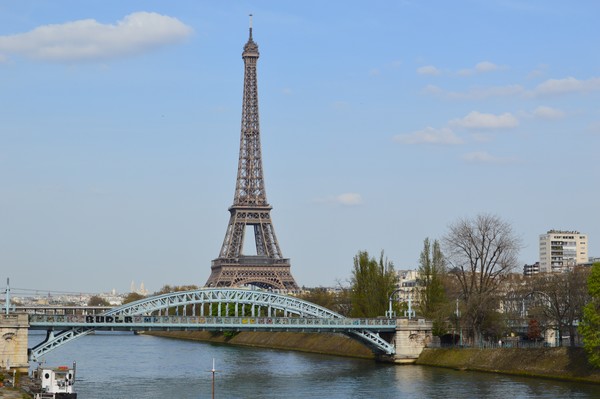 A NICE VIEW OF EIFFEL TOWER