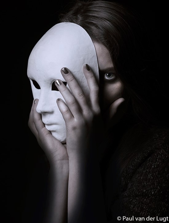 Inte with mask