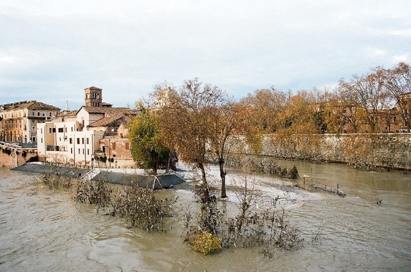 Full river Tiber (Rome) 1