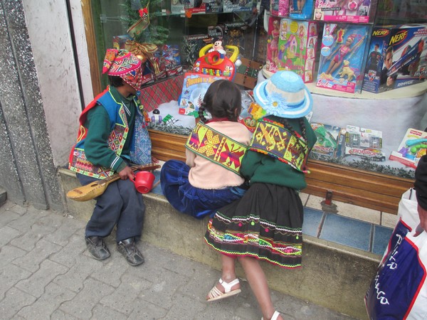 ninos deseando juguetes