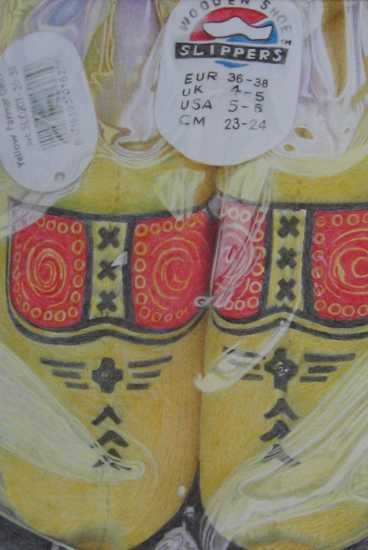 Wooden shoe slippers