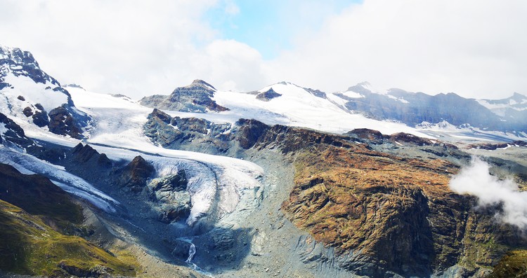 Mountain tops in the Alps 