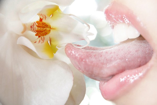 ORCHID KISS WOMAN LIPS