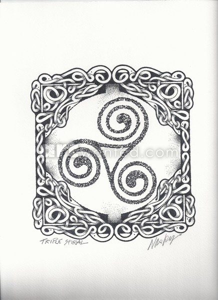 TRIPLE SPIRAL IN BLACK AND WHITE