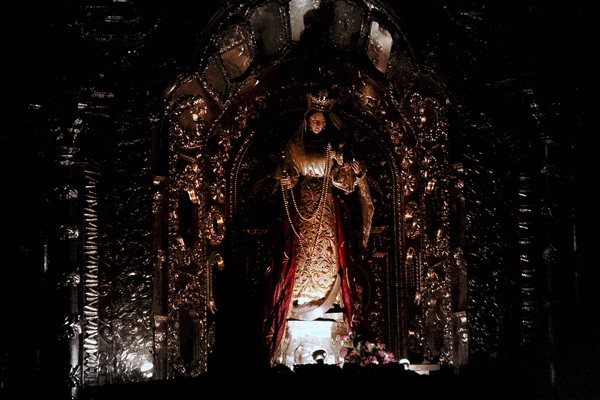 La Virgensita me ha de hacer el milagro ....