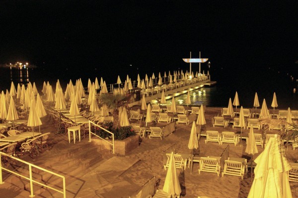 Waiting for the sunrise , Cannes 