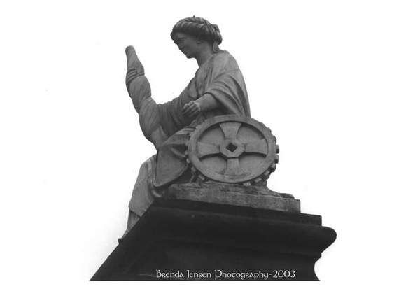 Statue 1