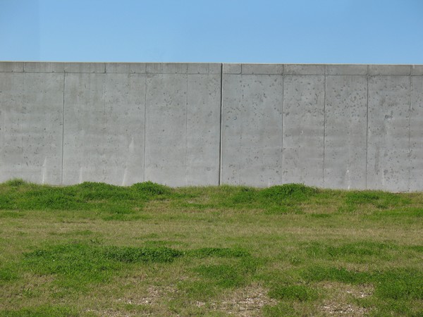 HURRICAN KATRINA WATER CAME OVER THIS WALL