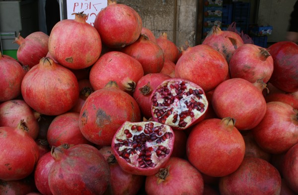 Pomegranates (Rimonim)