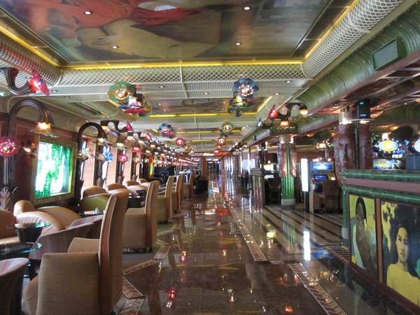 Carnival Conquest Promennade Deck
