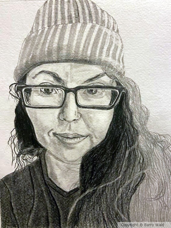 Woman with hat and eye glassesR