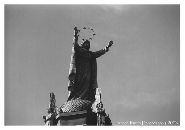 statue 2