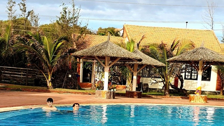 Luxury swimming pool scenery in California