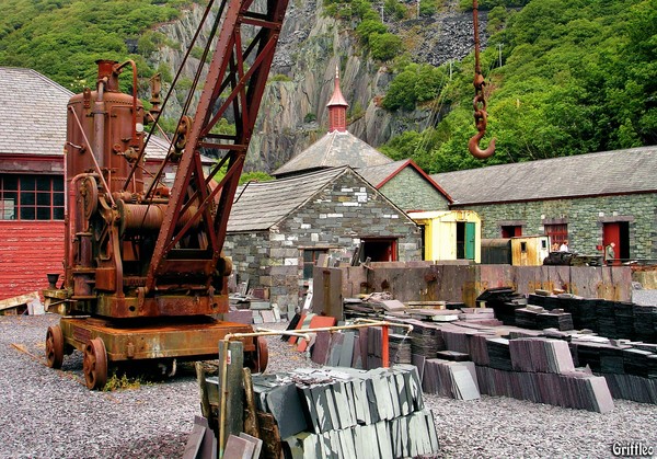 RUSTY STEAM CRANE