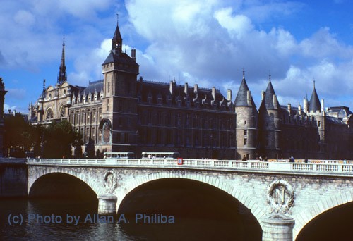 Consiergerie and Seine River