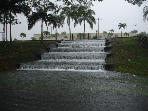 Hawaii Flood 2008 Stairs At Prince Kuhio Plaza