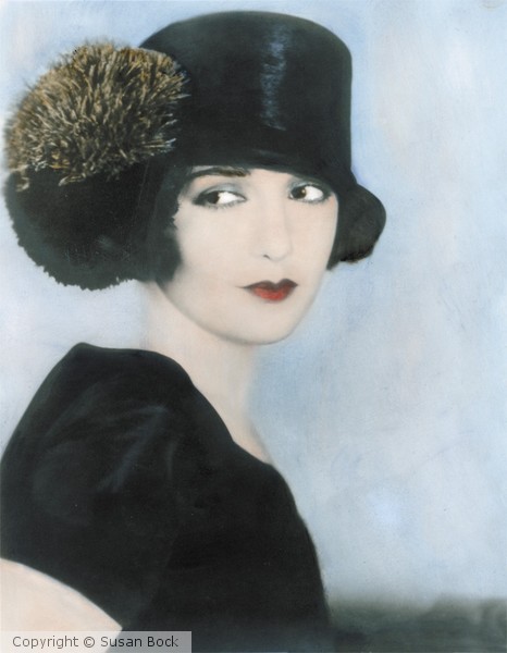 Tres Chic, Circa, circa 1920