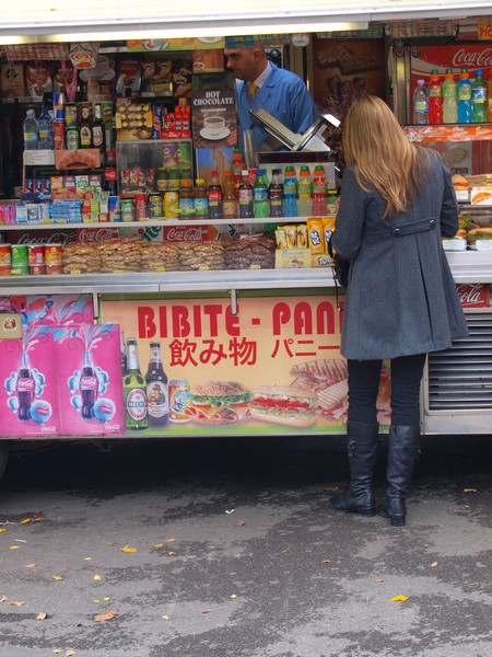 Streat Sweet Seller Milan 1