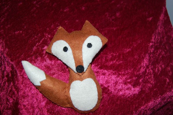 Little felt fox