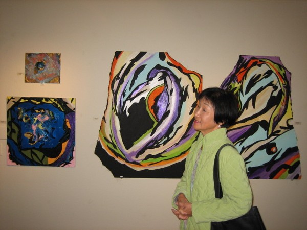 Twins at the gallery 