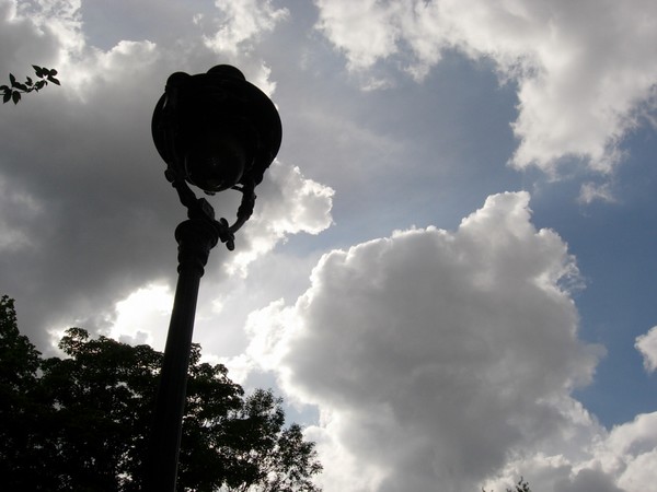 The lamp and the clouds 