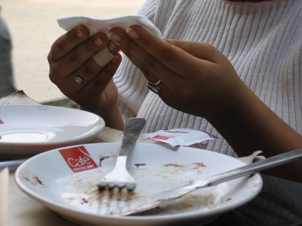 Cleaning the plates