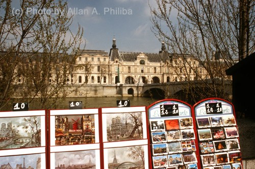 Souvenirs of Paris on left bank