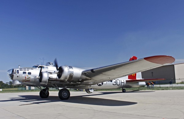 WARMING ENGINES ON B-17