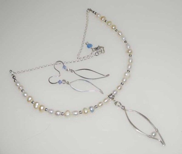 PEARL IN A POD by Cats Eye Gems