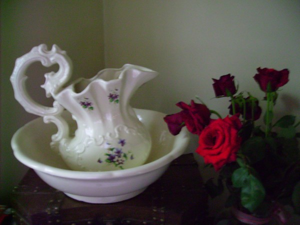 antique pitcher and bowl with roses