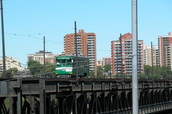 109 Bridge Street car