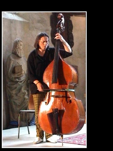 Frenchwoman, contrabassiste JOELLE LEANDRE