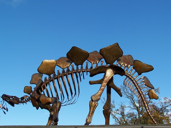 Metal stegosaurus