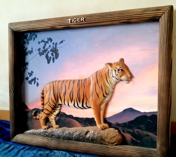 evening grace Tiger wooden frame