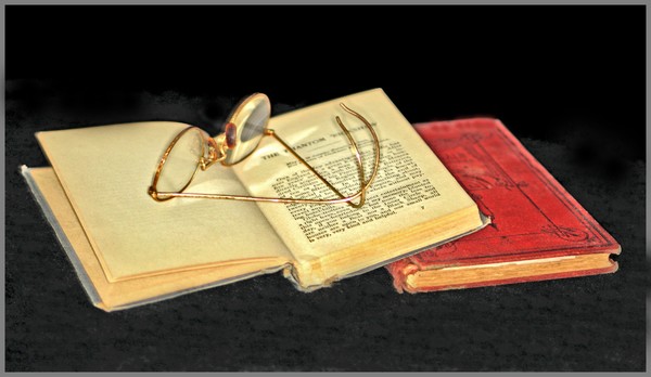 ANTIQUE READERS