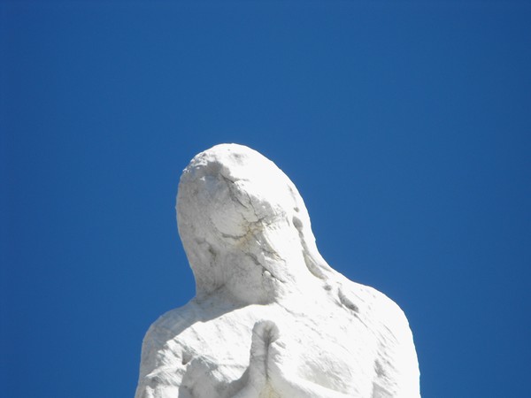 praying statue